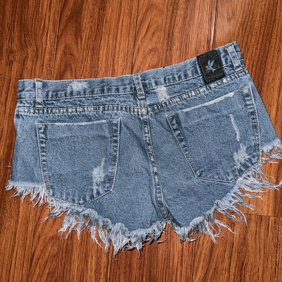 One teaspoon distressed short shorts blue denim size 28 button fringe - Picture 6 of 6